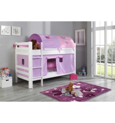Literas de madera con cortinas lila rosa